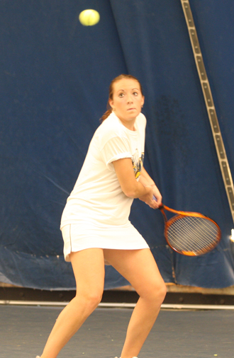 MSUB woman tennis player