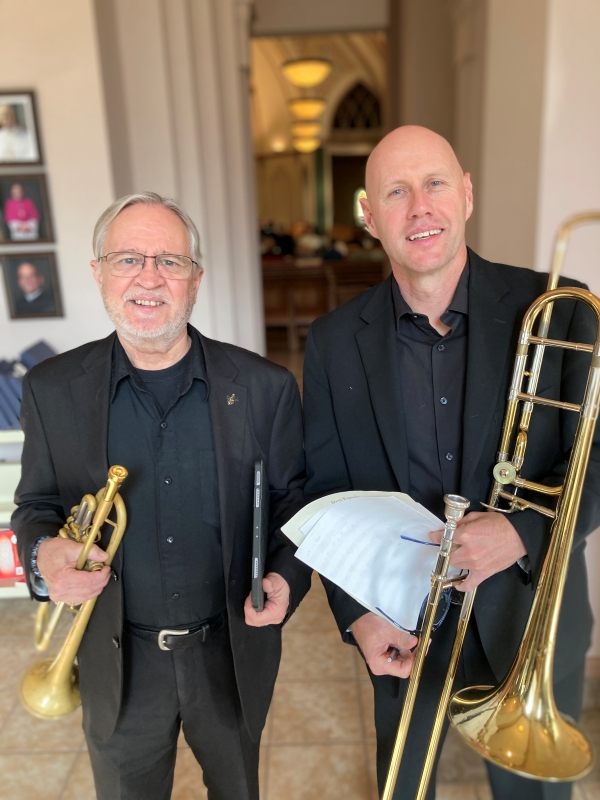 Mark Fenderson and John Roberts at a concert