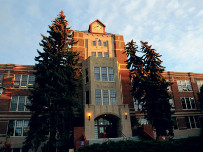 MSUB student studying under tree on campus