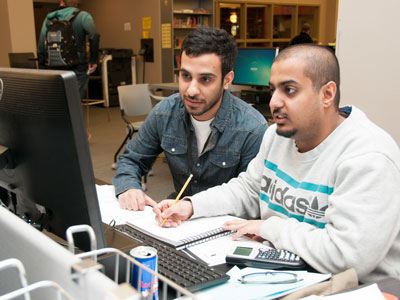 Intl students on computer