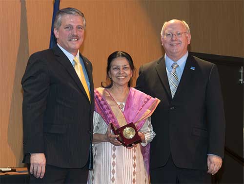 Dr. Kahleel is presented the Pippinger Award